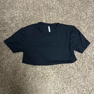 Fabletics medium ladies black cropped Tshirt
